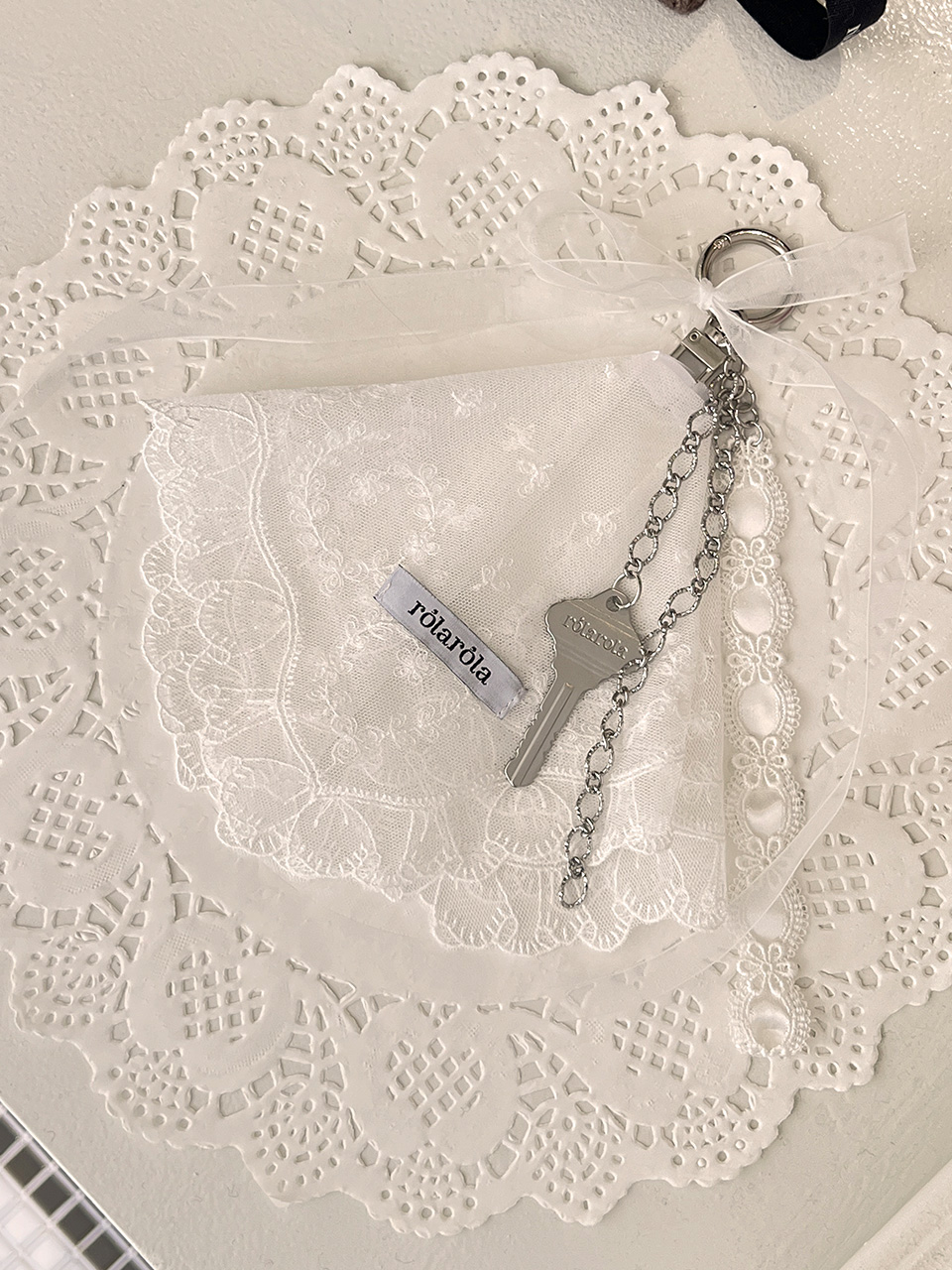 RIBBON LACE SCARF KEYRING WHITE